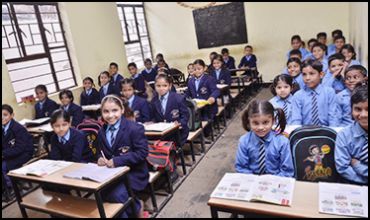 Students-Reading-in-the-Classroom