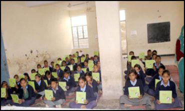 Students-Given-Free-Books-in-the-Class